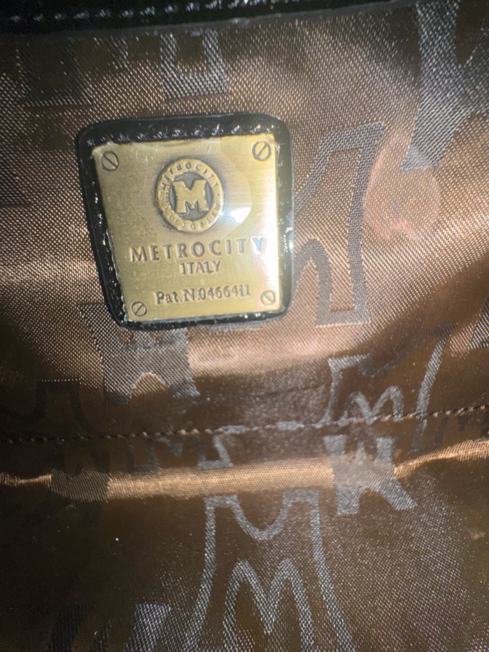 Metrocity Black Croc-Embossed Leather Crossbody with Gold Studs EUC no call outs - Picture 5 of 8